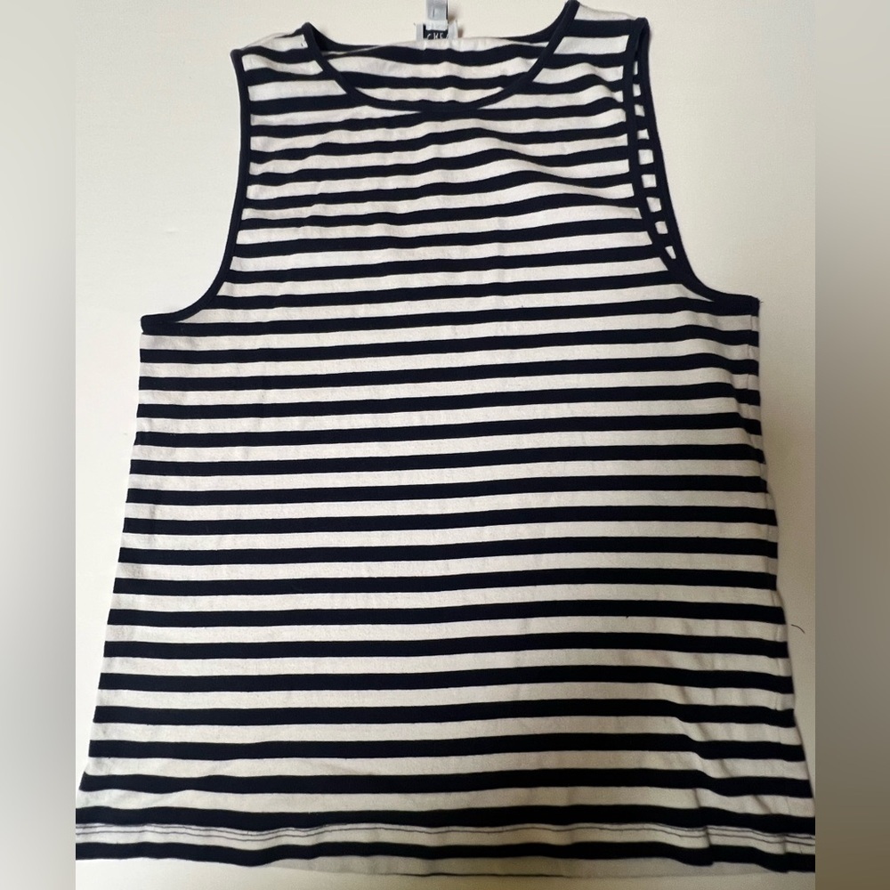 J CREW NAVY & WHITE STRIPE SLEEVELESS TOP W/ROUND NECK SIZE XL. SOFT COTTON